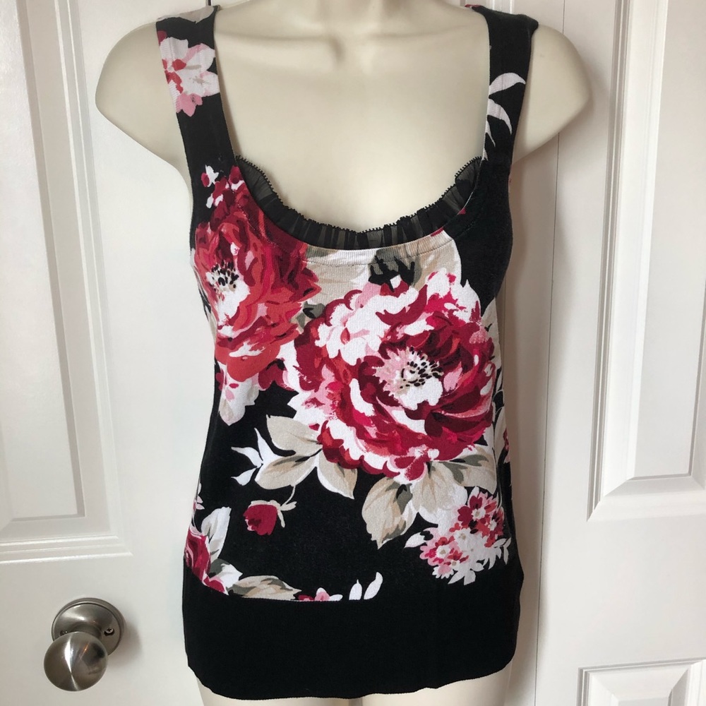 EUC White House Black Market floral tank size Med
